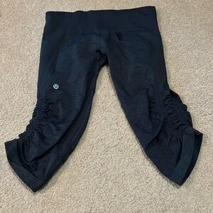 EUC size 8 lululemon cropped leggings